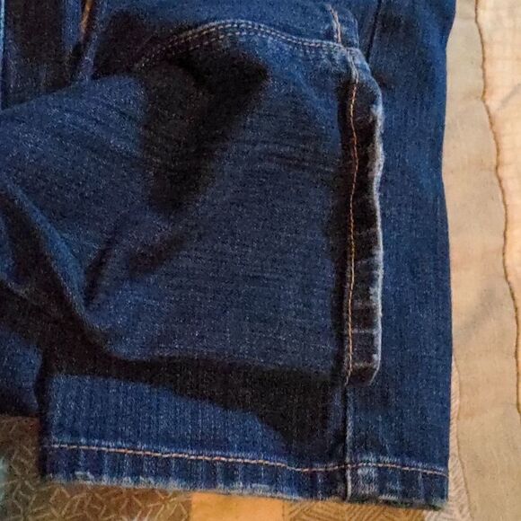 Levi's Straight 424 Jeans Medium Blue Lightly Distressed Size 9 - Picture 9 of 9